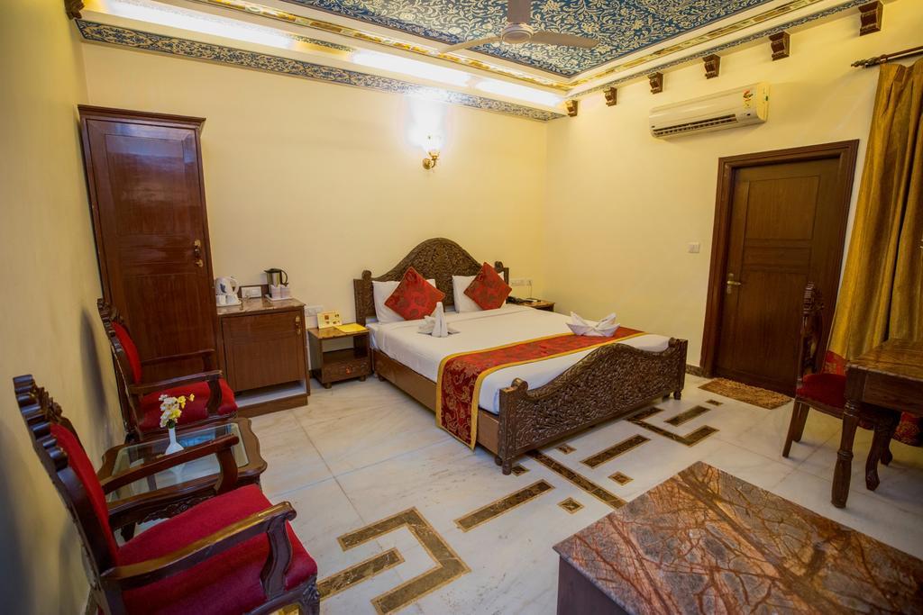 Hotel Nahargarh Haveli-Near Train Station Metro Džajpur Exteriér fotografie