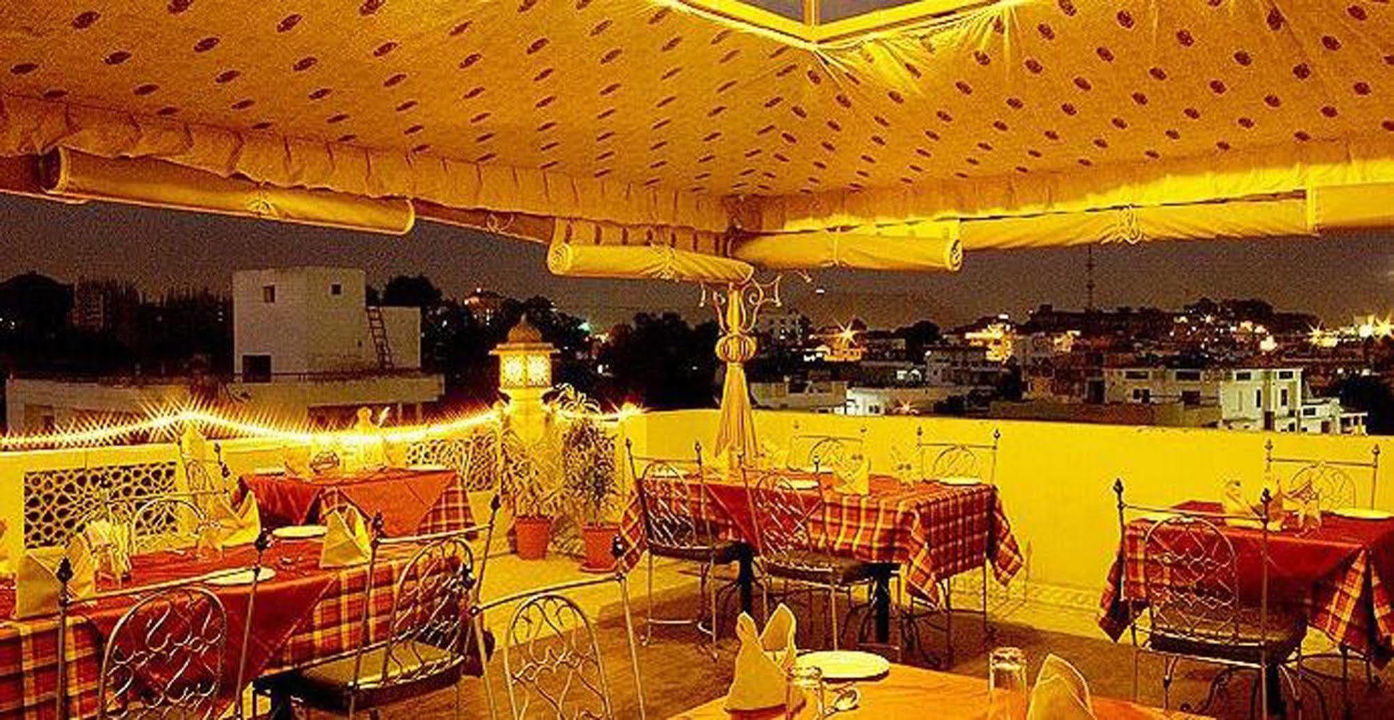 Hotel Nahargarh Haveli-Near Train Station Metro Džajpur Exteriér fotografie
