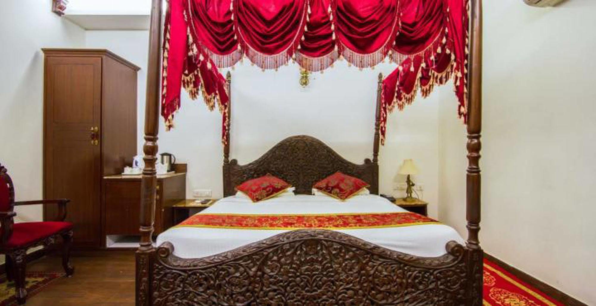 Hotel Nahargarh Haveli-Near Train Station Metro Džajpur Exteriér fotografie